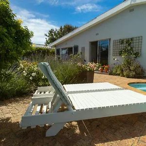 https://surf-way-beach-cottage.hotels-capetown.com
